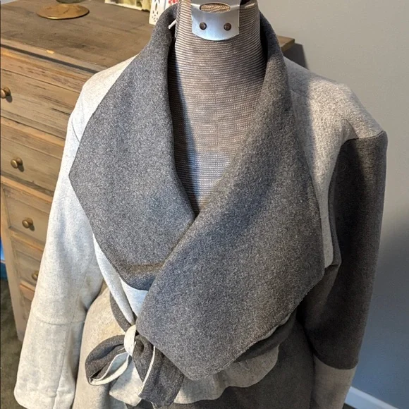 Alfani Gray and Cream Belted Wrap Coat - Picture 4 of 12